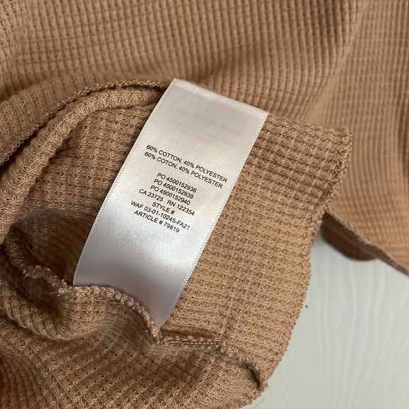 Aritzia TNA Thermal Top Size XS Excellent Condition. - Picture 6 of 7